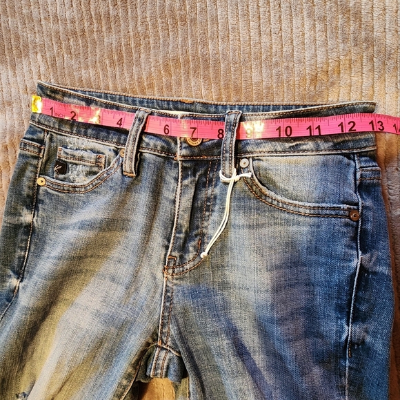 NWOT KanCan Distressed Sharkbite Skinny Jean - Picture 11 of 11